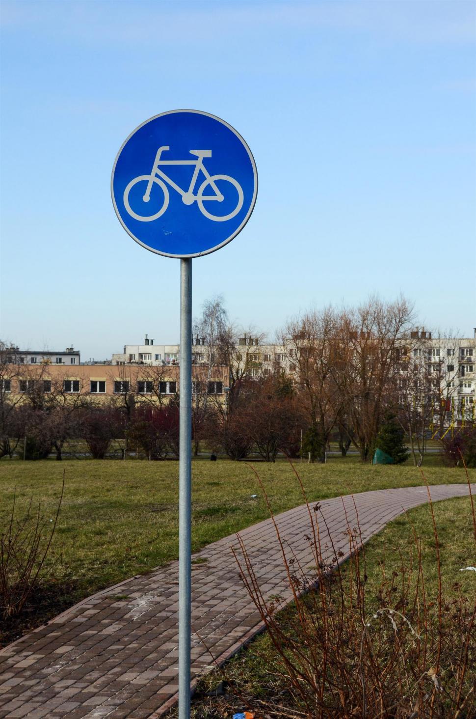 Free Image of Blue Street Sign on Roadside 