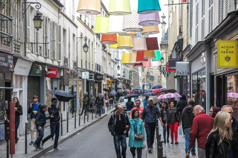 Free Image of Paris street with pedestrians 