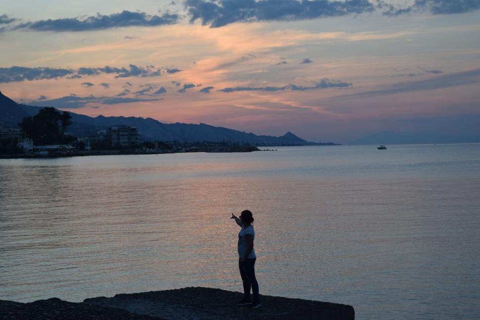 Free Image of seascape and people   