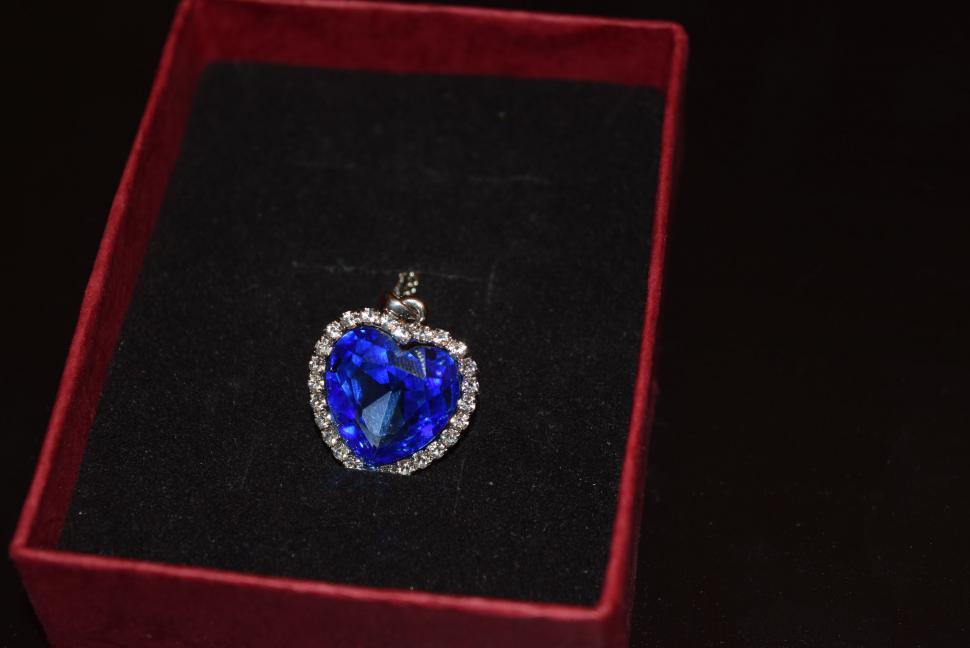 Free Image of THE DIAMOND OF THE OCEAN  