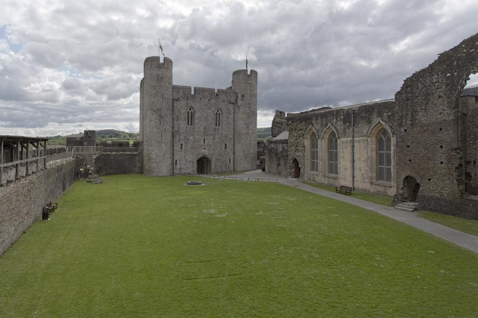 Free Image of Caerphilly castle keep 