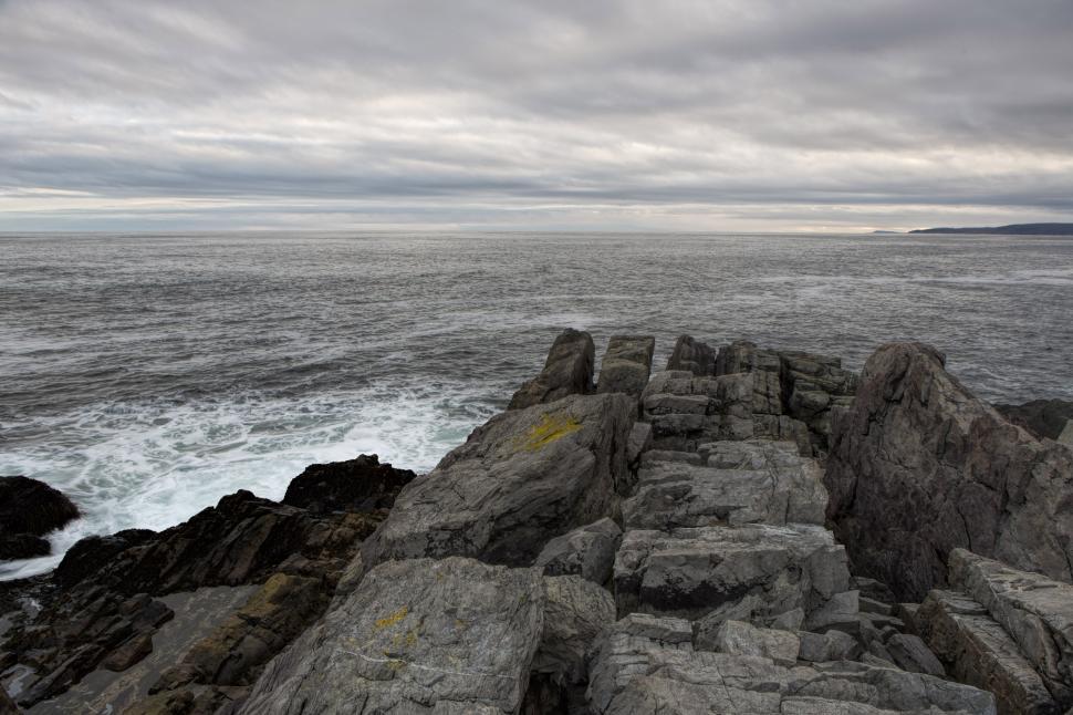 Free Image of Rocks and clouds 