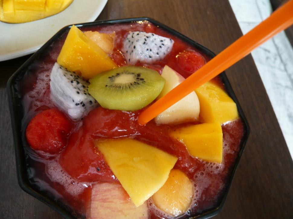 Free Image of Fruit dessert 