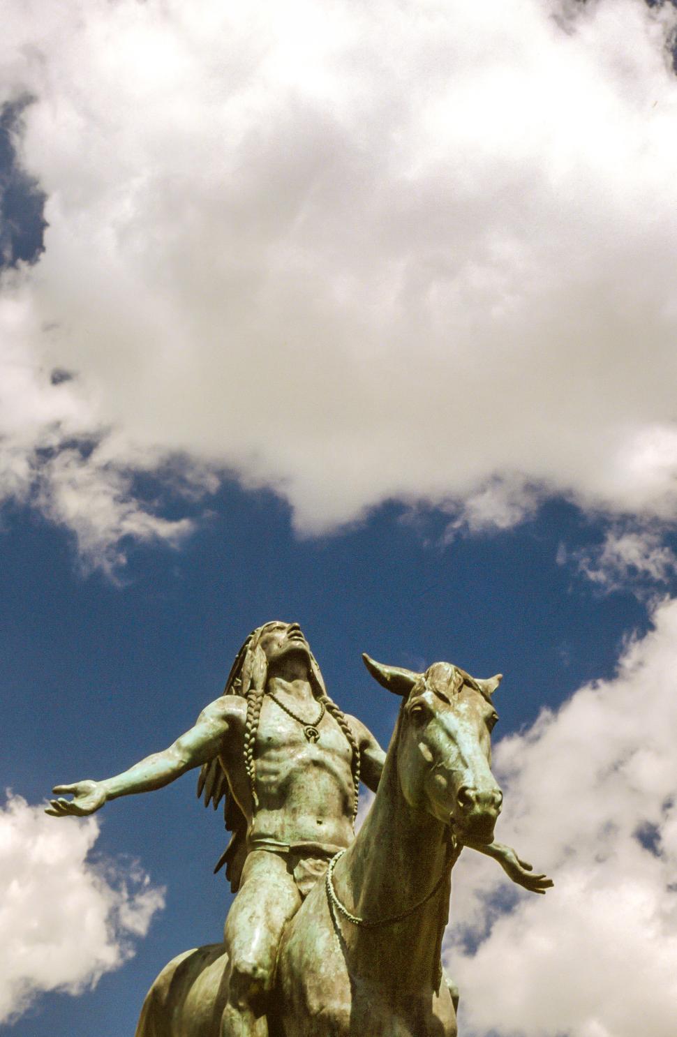 Free Image of Native American statue on horse 