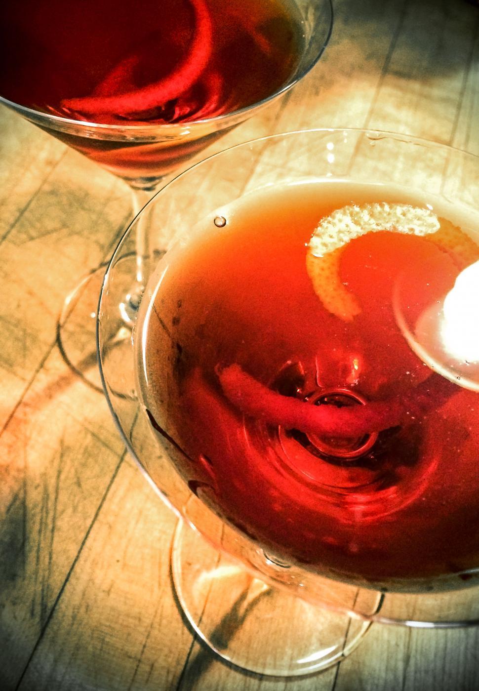 Free Image of Cocktails up 