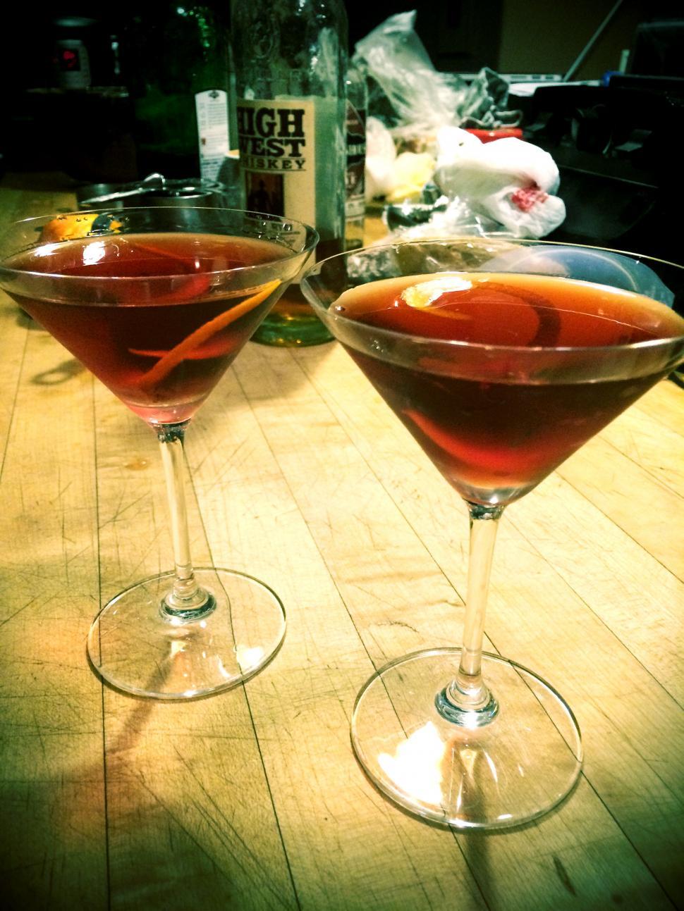 Free Image of Drinks on the counter 