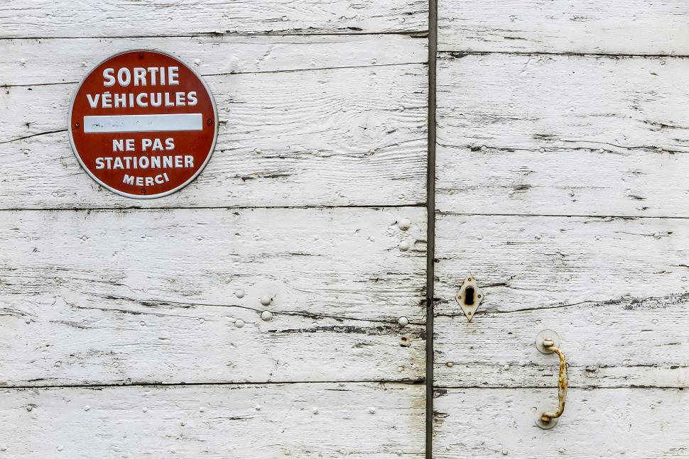 Free Image of No parking sign on wooden door 