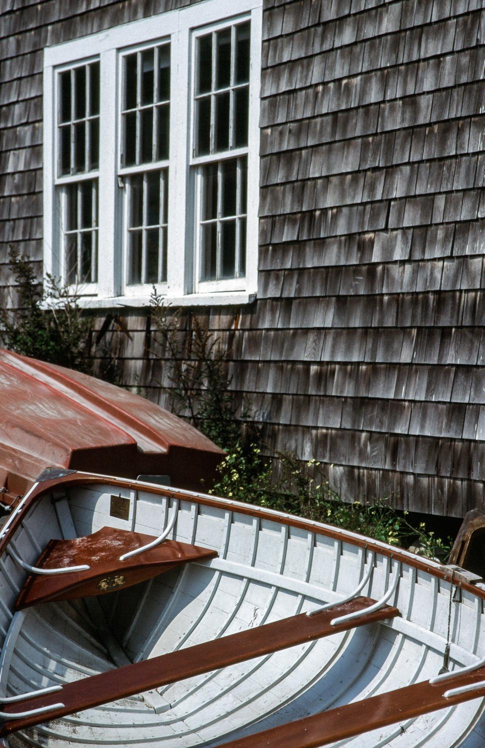 Free Image of Empty boat 
