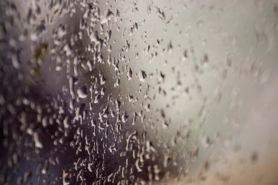 Free Image of Rain drops on window 