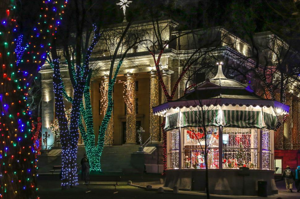 Free Image of Public Courthouse Lights 