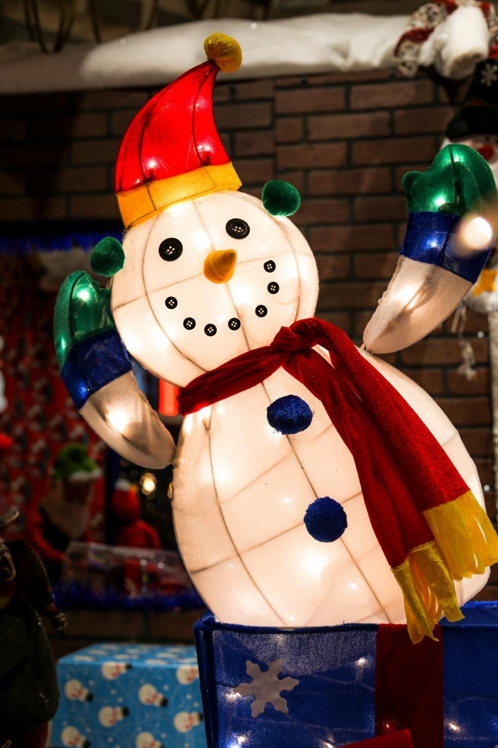 Free Image of Cheerful Holiday Snowman 