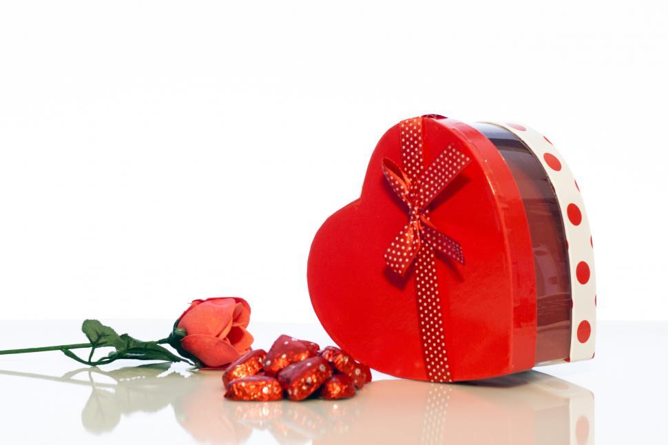 Free Image of Box candy and rose 