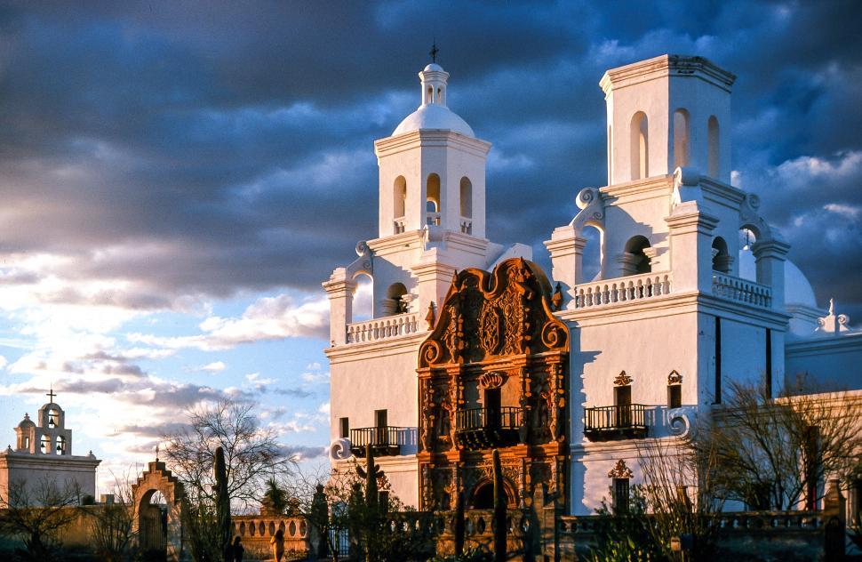 Free Image of Sun Rays on Mission San Xavier del Bac 