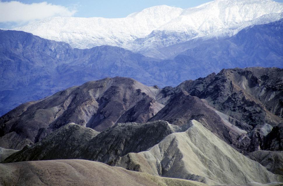Free Image of Majestic Mountain Range With Snow Capped Peaks 