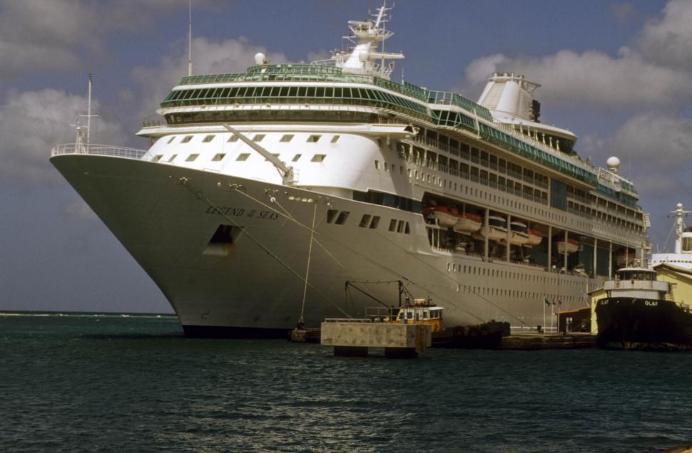 Free Image of Cruise ship 