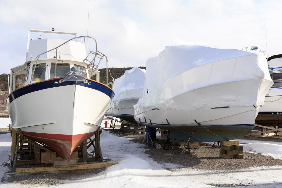 Free Image of Boats at the marina in winter 