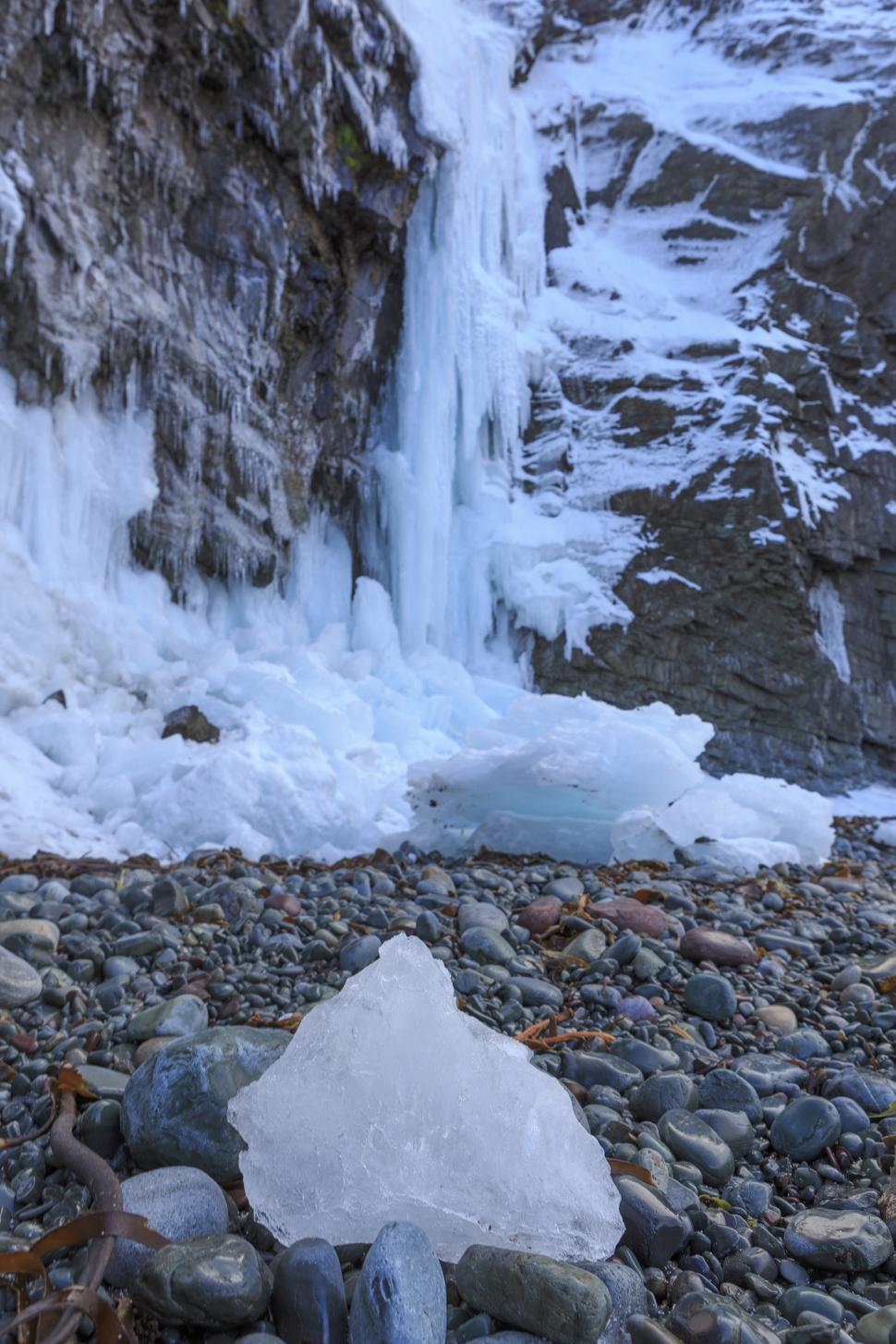 Free Image of Fallen ice 