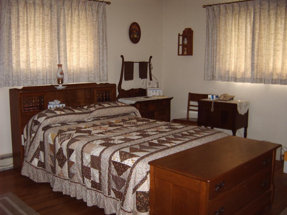 Free Image of Bedroom 