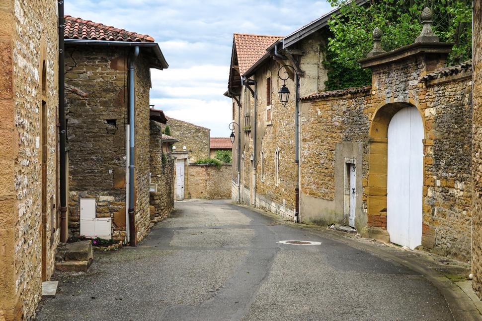 Free Image of Narrow road in France 
