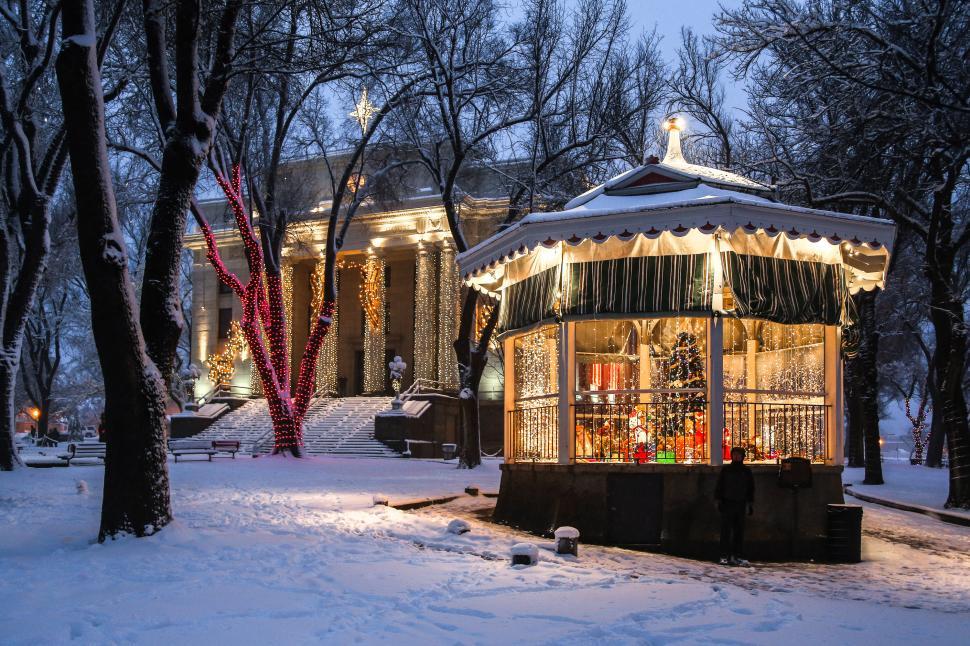 Free Image of Courthouse and gazebo in the snow 