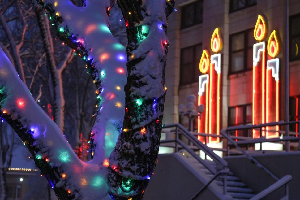 Free Image of Lights in the snow 