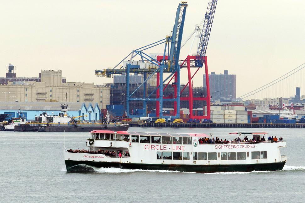 Free Image of Circle Line Sightseeing Cruise Ship 