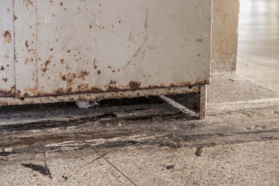 Free Image of Old metal cabinet corner 