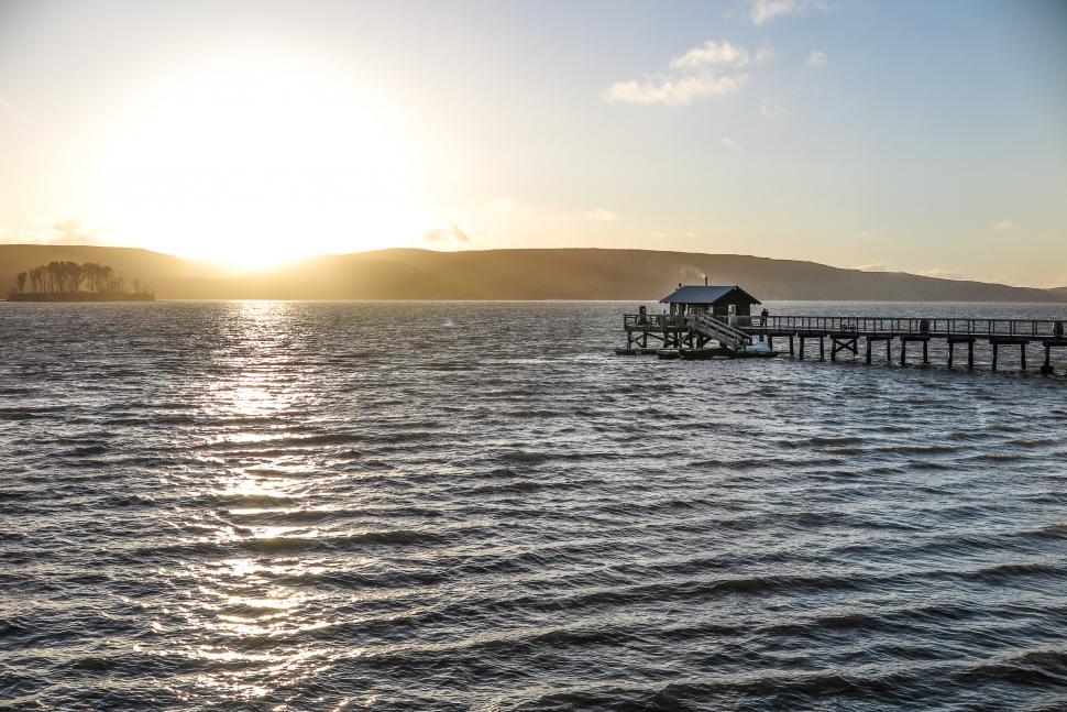 Free Image of Setting sun across bay 