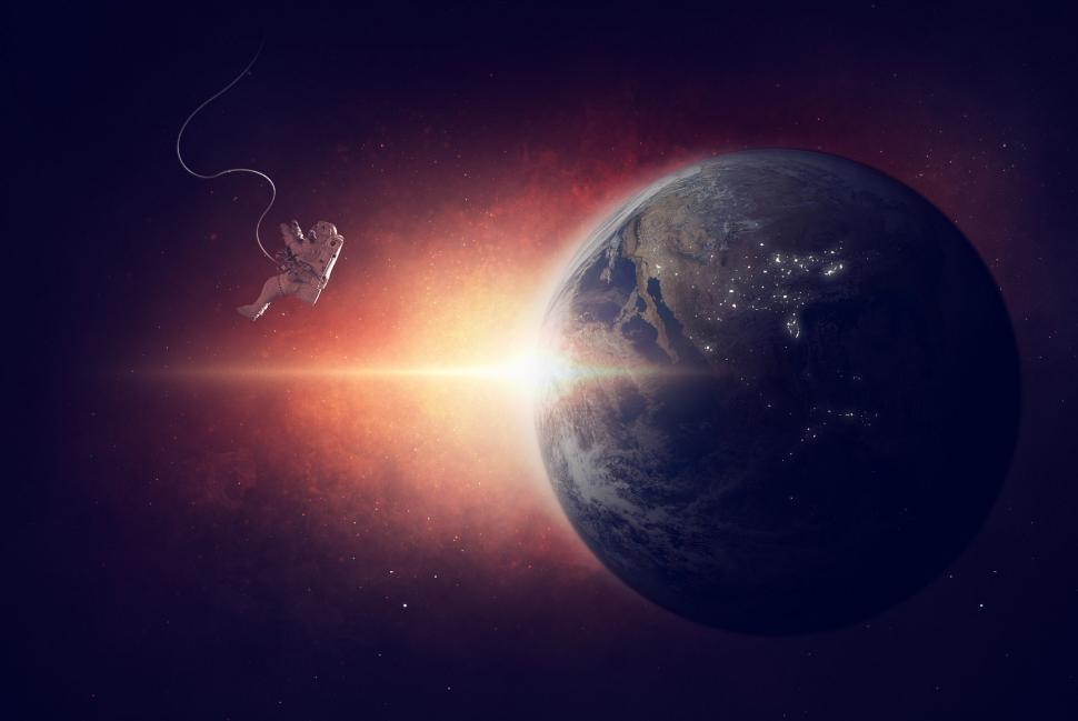 Free Image of Space Shuttle Approaching a Planet 