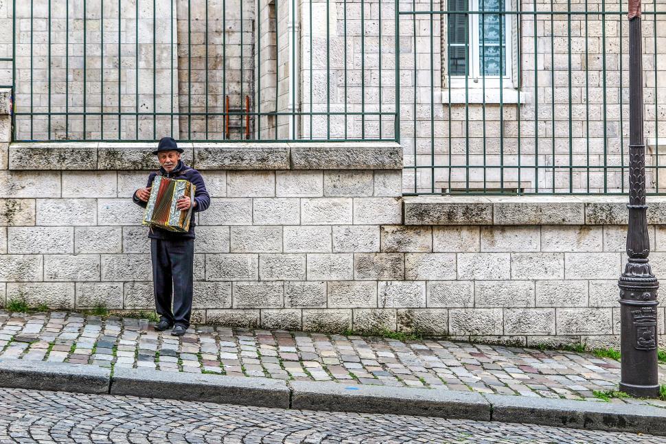 Free Image of Accordian player 