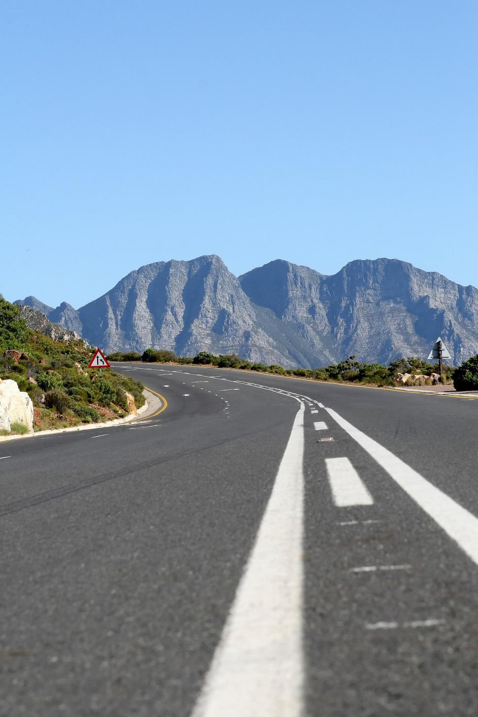 Free Image of Empty Road With Mountains in the Background 