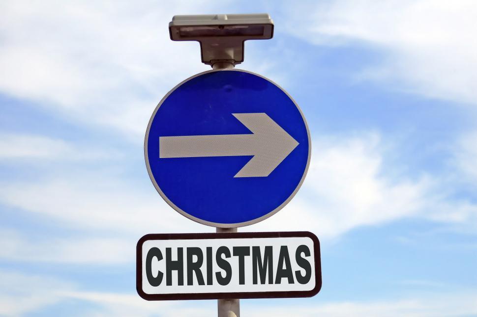 Free Image of Blue Street Sign With Right Arrow 