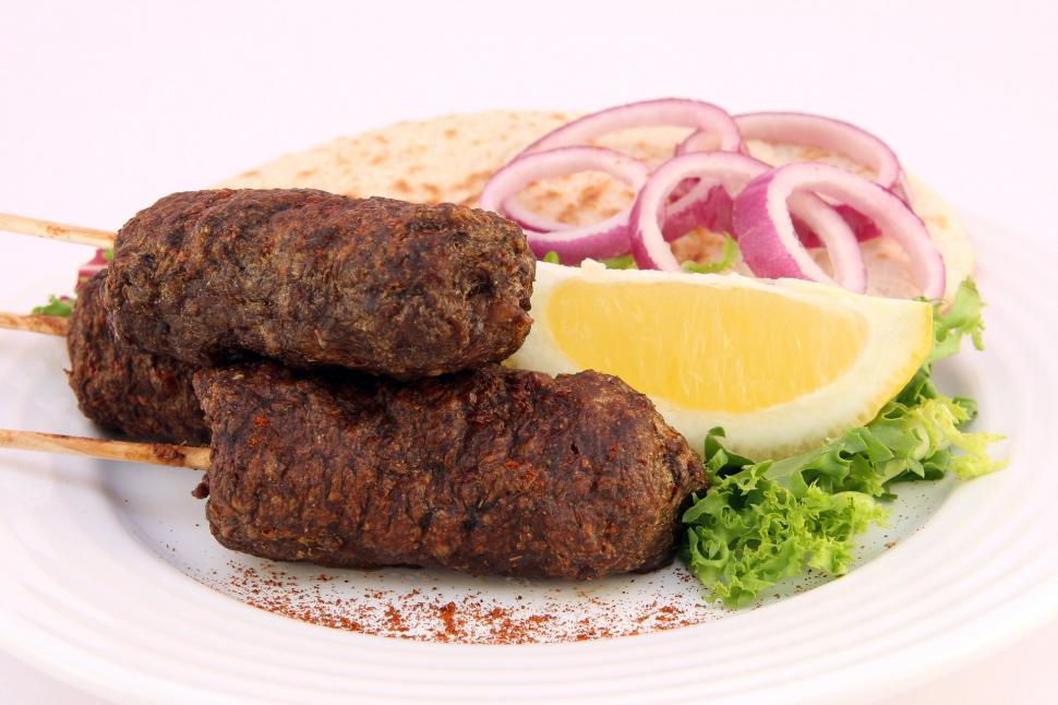Free Image of Balanced Plate of Meat and Veggies 