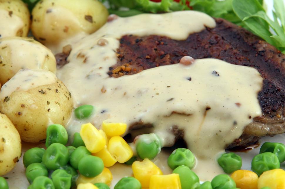 Free Image of Close Up of a Plate of Food With Potatoes 