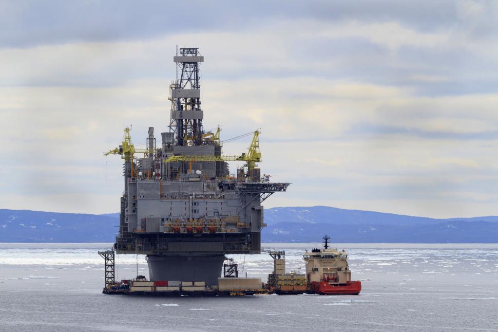 Free Image of Oil platform 