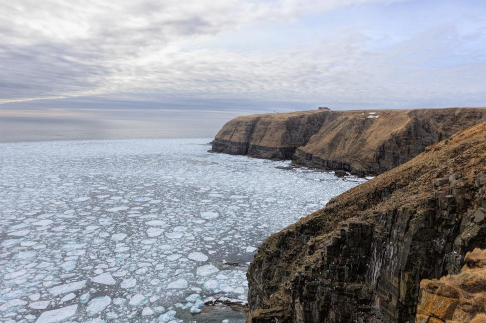 Free Image of Ice along the shore 