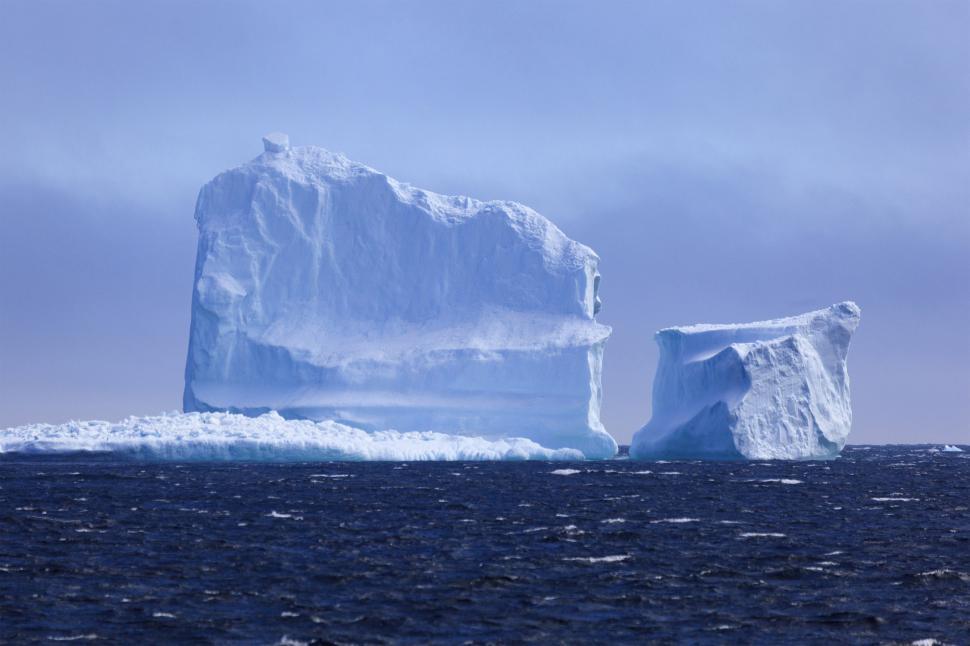 Free Image of Majestic iceberg 