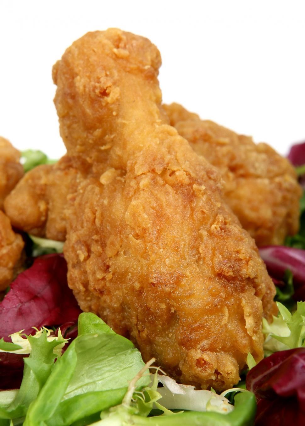 Free Image of Close Up of a Plate of Food With Lettuce 