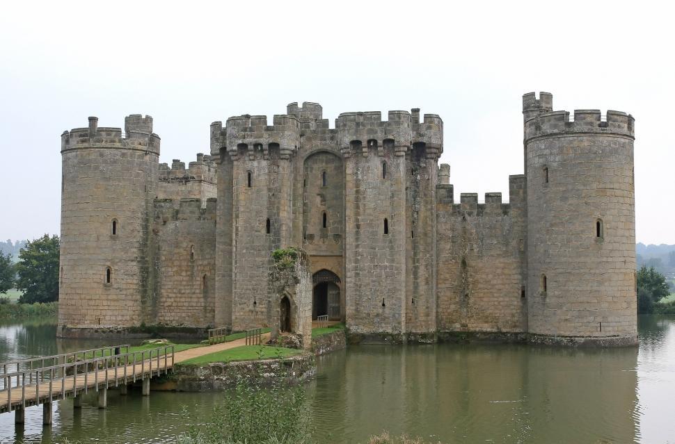 Free Image of Majestic Castle Overlooking Water 