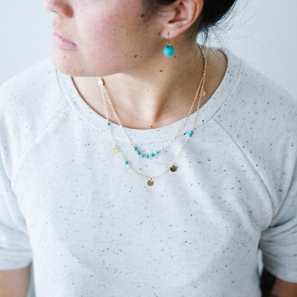 Free Image of Women s Necklace Set 