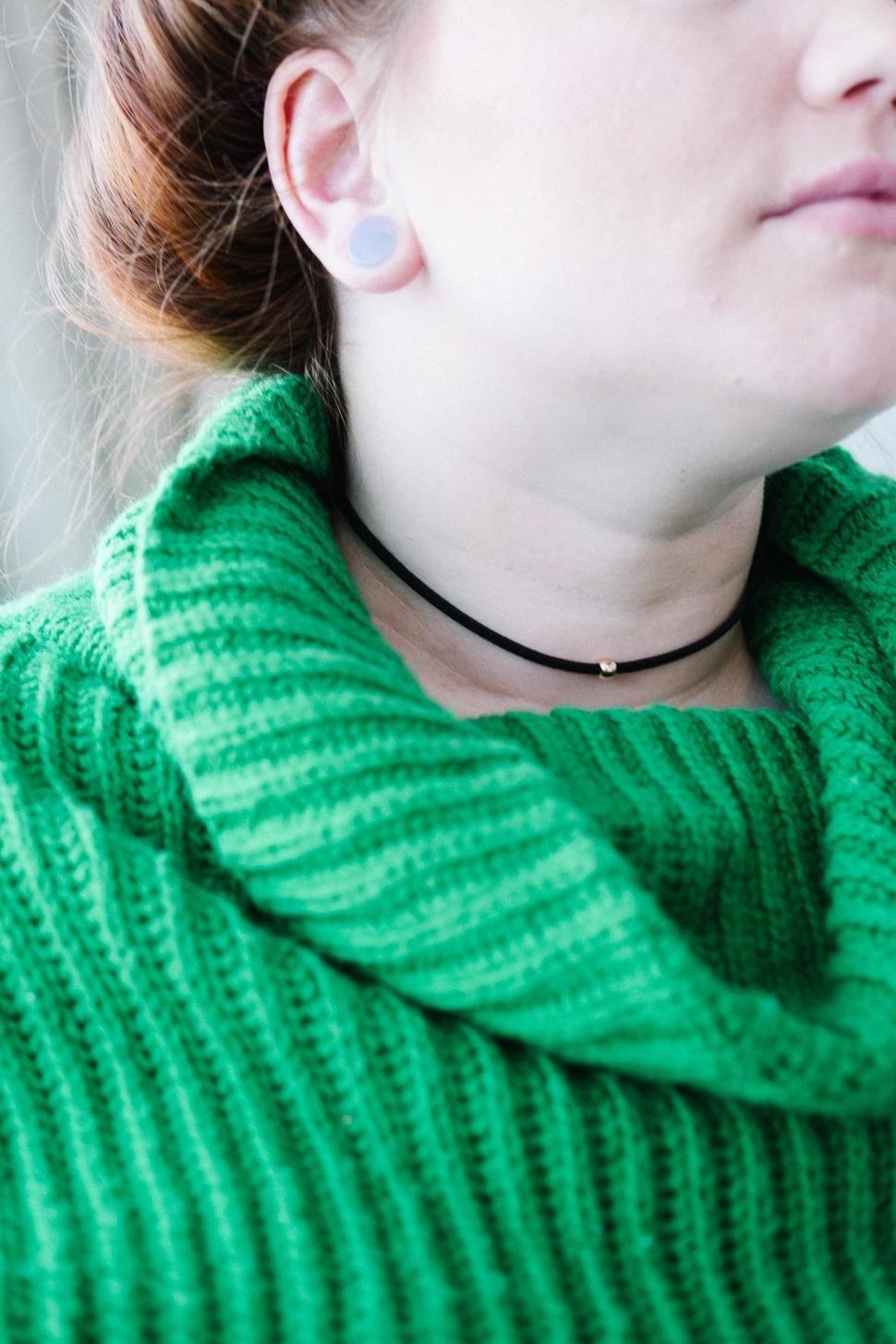 Free Image of Black Velvet Choker Necklace 