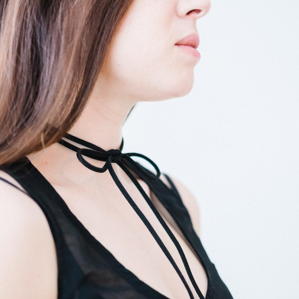 Free Image of Thin Black Choker Necklace 