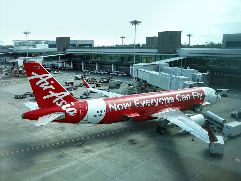 Free Image of Red and White Jet Airliner on Airport Tarmac 