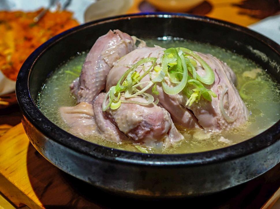 Free Image of Bowl Filled With Meat and Vegetables on Table 