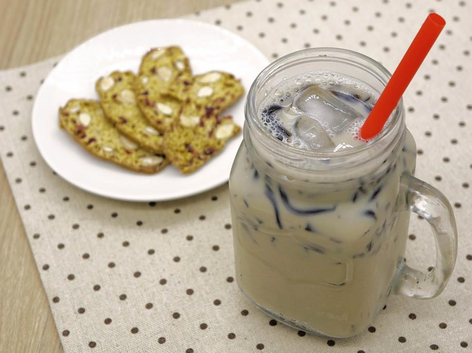 Free Image of Iced Coffee and Cookies on Plate 