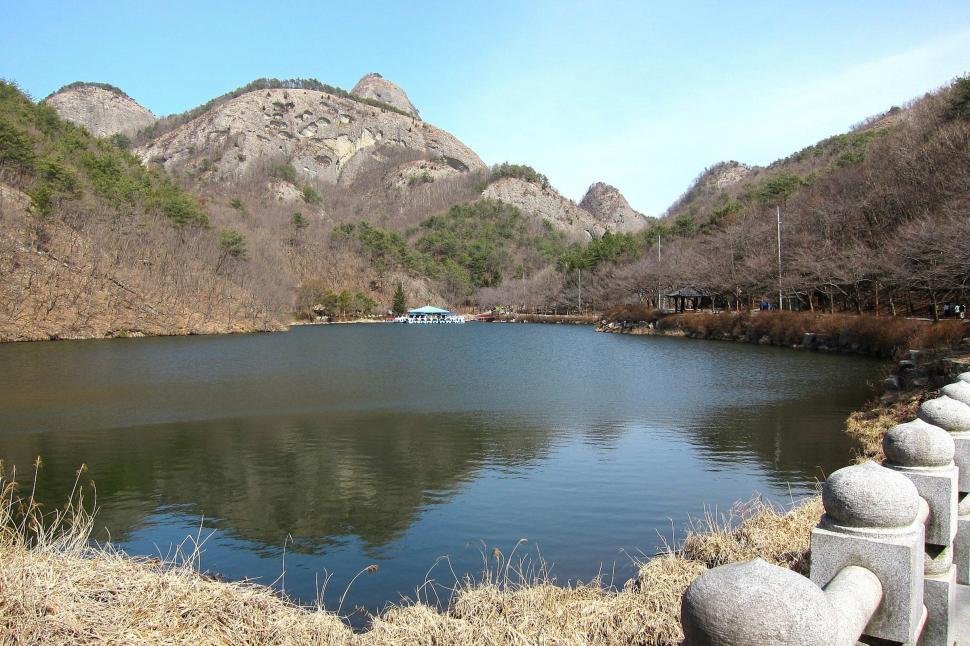 Free Image of Majestic Water Body Surrounded by Mountains 