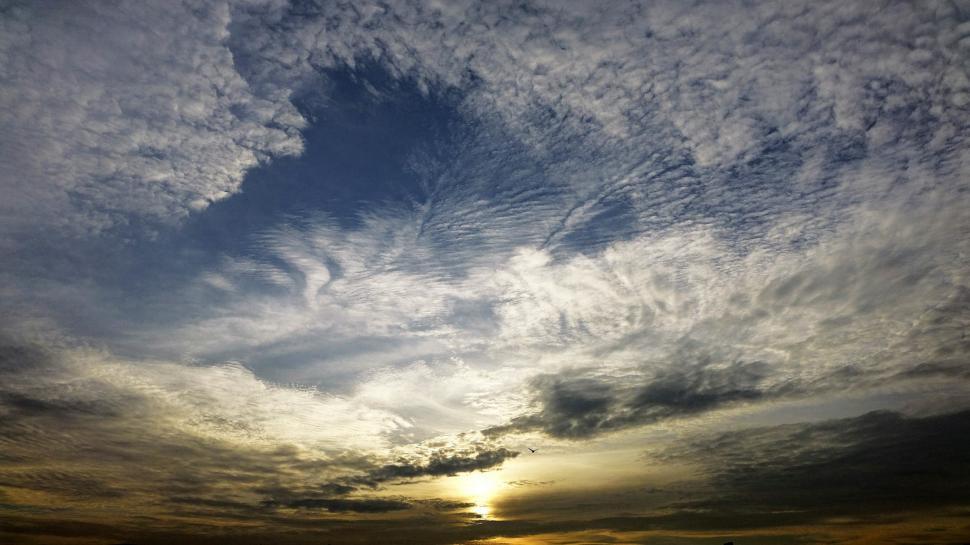 Free Image of The Sun Sets Over the Ocean 