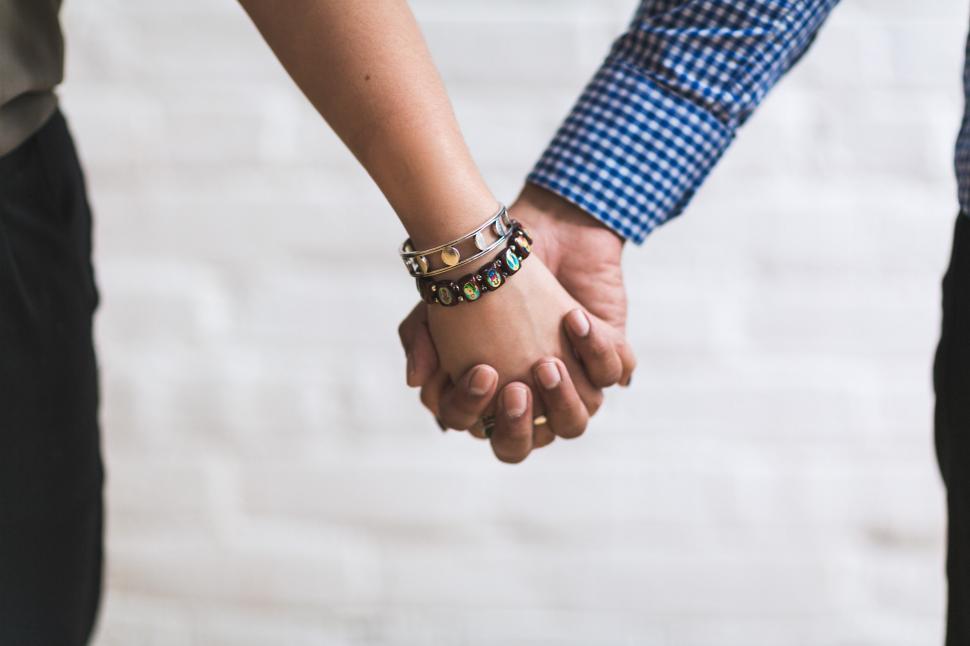 Free Image of Holding Hands 