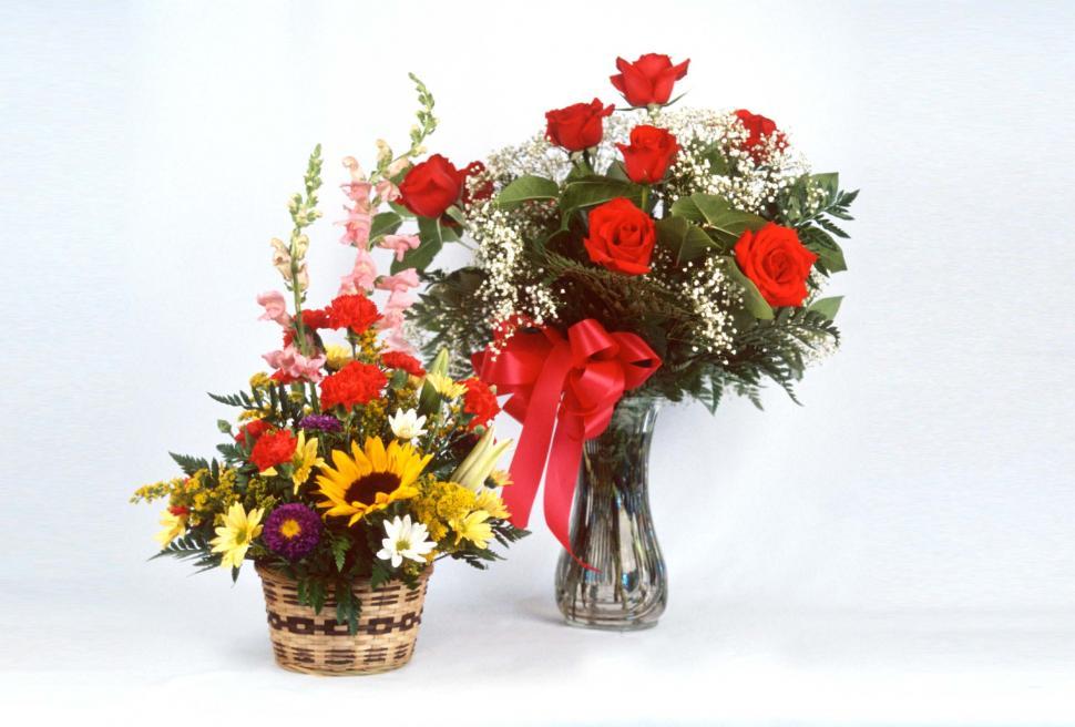 Free Image of Commercial flower arrangements 
