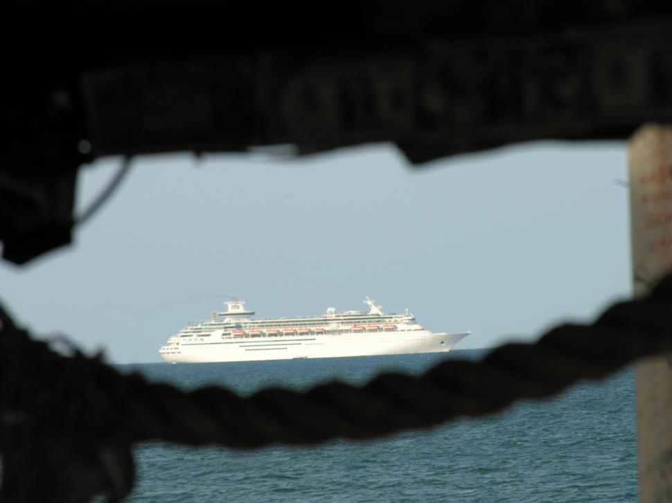 Free Image of Ship at sea 